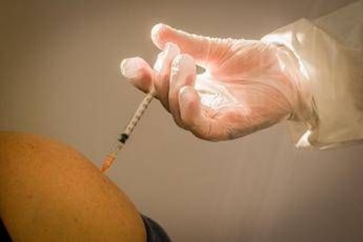 Vaccino russo contro il cancro sarà testato in Serbia, i dubbi degli esperti