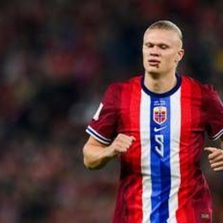 Haaland come Dovbyk, sbaglia due rigori consecutivi in Norvegia-Israele Haaland come Dovbyk, sbaglia due rigori consecutivi in Norvegia-Israele