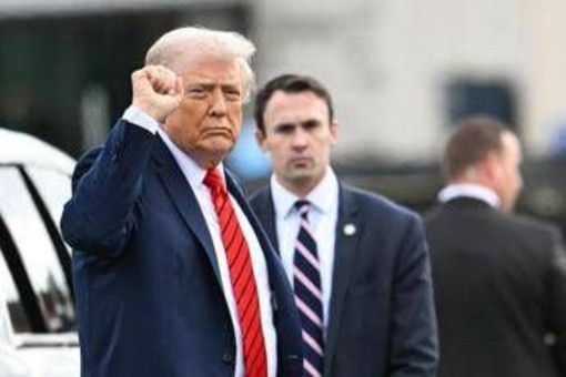 Trump, parla il medico: &quot;Ottima salute, età cardiaca di 14 anni più giovane dell'anagrafica&quot;