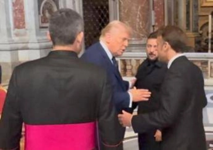 Trump-Zelensky, incontro 'storico' a San Pietro - Video