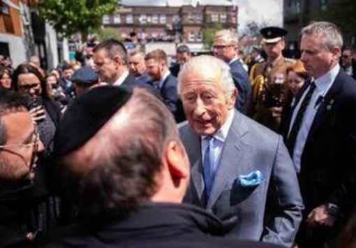 Londra, re Carlo incontra le vittime dell'attacco al quartiere ebraico Golders Green Londra, re Carlo incontra le vittime dell'attacco al quartiere ebraico Golders Green