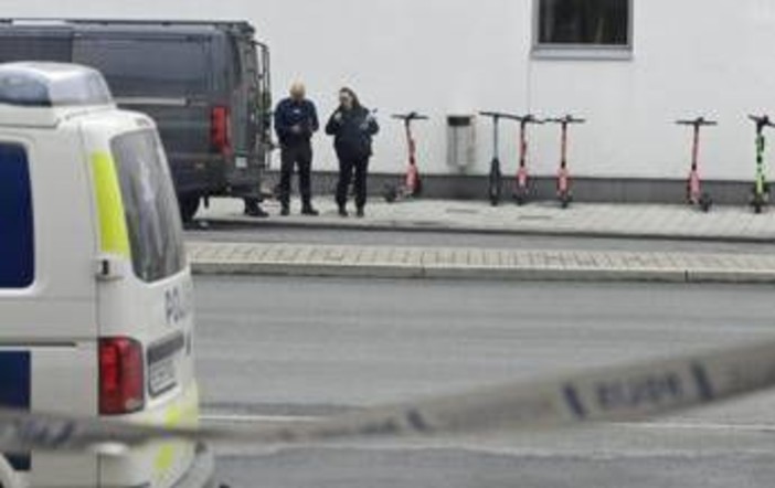 Polonia, nuovo attacco con coltello a scuola: 15enne uccide una donna Polonia, nuovo attacco con coltello a scuola: 15enne uccide una donna