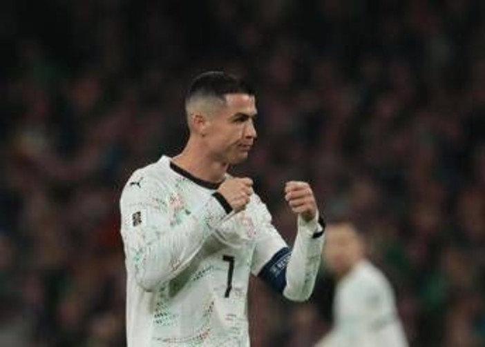 Ronaldo, gomitata ed espulsione con Portogallo. E tifosi irlandesi lo sfottono Ronaldo, gomitata ed espulsione con Portogallo. E tifosi irlandesi lo sfottono