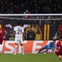 La Roma sbaglia tre volte lo stesso rigore, il Lille vince 1-0