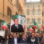 Riforma della giustizia, Forza Italia festeggia in piazza con maxi foto di Berlusconi: &quot;Vittoria storica&quot;