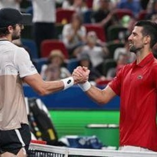 Djokovic si complimenta, Vacherot lo 'supplica': "Non ritirarti" Djokovic si complimenta, Vacherot lo 'supplica': "Non ritirarti"