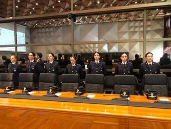 Cancro seno, le giovani poliziotte si confermano ambasciatrici di prevenzione Cancro seno, le giovani poliziotte si confermano ambasciatrici di prevenzione