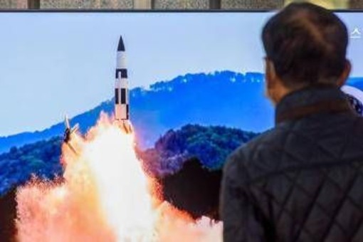 Corea del Nord, testato un nuovo missile ipersonico: "Difficile da tracciare e intercettare"