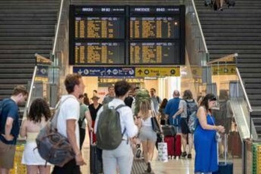 Dai trasporti alla scuola, inizia il giugno caldo degli scioperi: le date da segnare Dai trasporti alla scuola, inizia il giugno caldo degli scioperi: le date da segnare