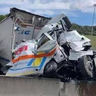Incidente A1, chi sono le vittime dello schianto con il tir tra Arezzo e Valdarno