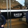 Francia, Shein inaugura negozio nel cuore di Parigi tra proteste e polemiche