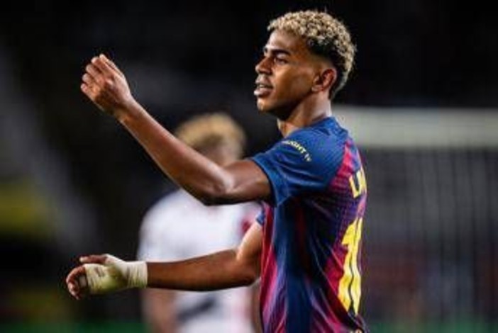 Yamal, offerta choc dall'Arabia: 400 milioni per convincere il Barcellona Yamal, offerta choc dall'Arabia: 400 milioni per convincere il Barcellona