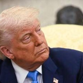 Trump e lo scontro con il giornalista: &quot;Sei un idiota&quot; - Video