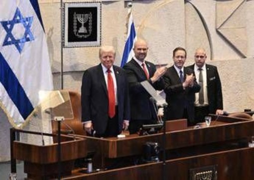 Trump alla Knesset: "Oggi alba storica per un nuovo Medio Oriente" Trump alla Knesset: "Oggi alba storica per un nuovo Medio Oriente"