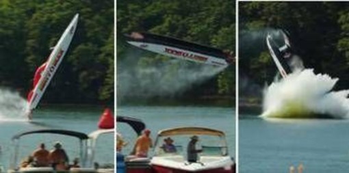 Motoscafo decolla a 320 km orari e si ribalta, l'incidente da brividi Motoscafo decolla a 320 km orari e si ribalta, l'incidente da brividi
