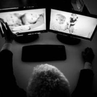 Torino, medico arrestato per produzione di materiale pedopornografico