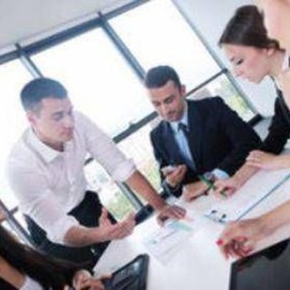 Giovani in fuga dall'Italia, sono 630mila tra il 2011 e il 2024: cosa dicono i dati del Cnel?