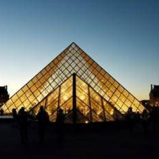 Colpo al Louvre, 38enne accusata di complicità nel furto