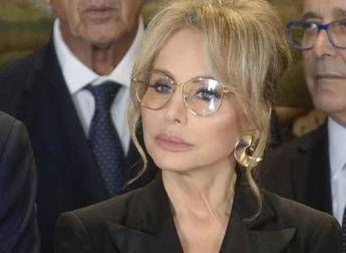 Marina Berlusconi contro le "due facce" della giustizia. L'Anm: "Errori fisiologici". Insorge Forza Italia Marina Berlusconi contro le "due facce" della giustizia. L'Anm: "Errori fisiologici". Insorge Forza Italia