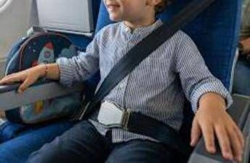 Bambino non vuole di allacciarsi la cintura prima del decollo, volo cancellato Bambino non vuole di allacciarsi la cintura prima del decollo, volo cancellato