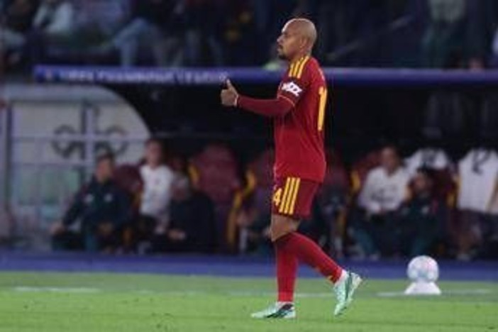 Malen non perdona: il Var conferma la doppietta, Roma sul 3-1 Malen non perdona: il Var conferma la doppietta, Roma sul 3-1