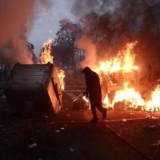 Scontri al corteo per Askatasuna, identificati oltre 30 manifestanti