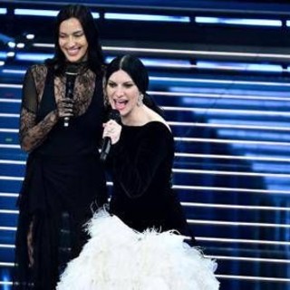 Sanremo, Pausini cigno nero e Irina odalisca: le pagelle ai look della terza serata
