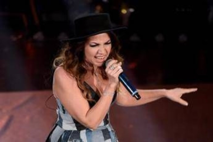 Sanremo 2026, Cristina D'Avena chi è: la cover con le Bambole di Pezza