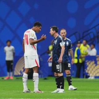 Bellingham-Messi, la lite in campo diventa un meme: la svolta di Argentina-Inghilterra Bellingham-Messi, la lite in campo diventa un meme: la svolta di Argentina-Inghilterra