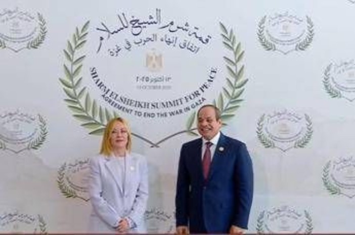 A Sharm il bilaterale Meloni-al Sisi: "Insieme per la pace in Medio Oriente" A Sharm il bilaterale Meloni-al Sisi: "Insieme per la pace in Medio Oriente"