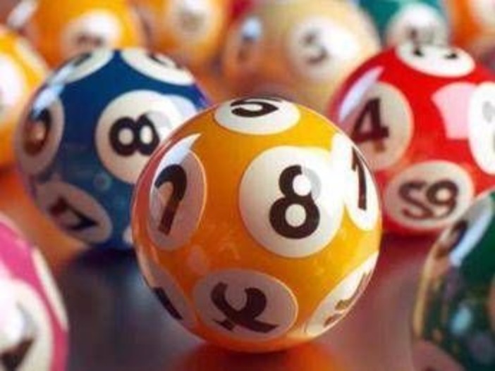 SuperEnalotto, numeri combinazione vincente oggi 8 maggio