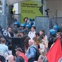 Pro Pal tentano di entrare al Salone del Libro di Torino, tensioni con polizia