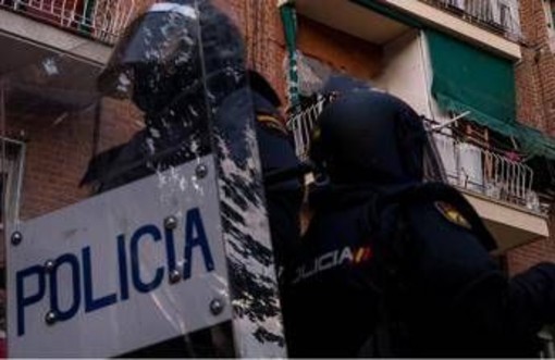 Spagna, "attacco jihadista" a Madrid: 18enne ferisce tre persone Spagna, "attacco jihadista" a Madrid: 18enne ferisce tre persone