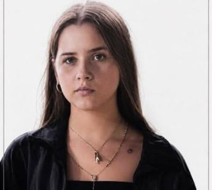 Ragazza di 14 anni scomparsa a Isola Capo Rizzuto, doveva sostenere l'esame di terza media Ragazza di 14 anni scomparsa a Isola Capo Rizzuto, doveva sostenere l'esame di terza media
