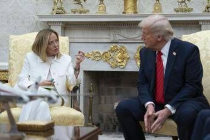 Dazi Trump, von der Leyen: &quot;Pronte contromisure, ma sono sospese&quot;. Meloni: &quot;Italia farà sua parte&quot;