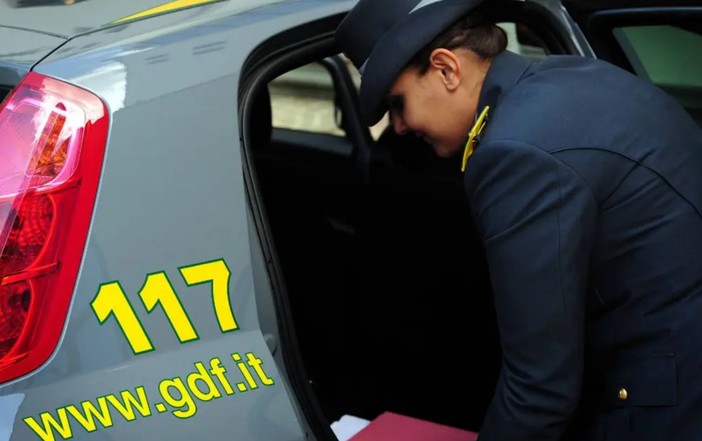 Maxi frode fiscale. Trasferiti all’estero 32.6 milioni, arrestato imprenditore Maxi frode fiscale. Trasferiti all’estero 32.6 milioni, arrestato imprenditore