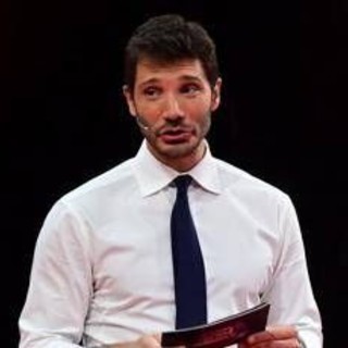 Il legale di Stefano De Martino sui video privati: &quot;Come sta? Chiunque sarebbe offeso e triste&quot;