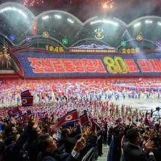 Parata a Pyongyang, Kim presenta il nuovo missile intercontinentale balistico