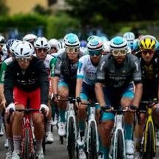 Giro d'Italia, a Groves la sesta tappa. Pedersen resta in maglia rosa