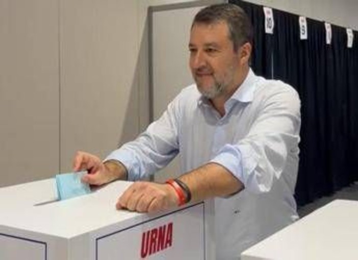 Salvini rieletto segretario della Lega con 465 voti: Garavaglia si ferma a 146 Salvini rieletto segretario della Lega con 465 voti: Garavaglia si ferma a 146