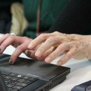 Foto 'rubate' su forum sessista, da Meloni a Schlein nessuna donna politica risparmiata