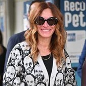 Julia Roberts arriva a Venezia con un look simpaticissimo che omaggia Guadagnino