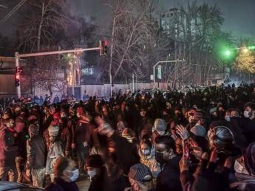 Iran, Teheran dà la caccia a utenti Starlink per impedire diffusione video proteste