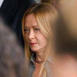Poliziotti feriti a Roma, Meloni: "Aggressore subito libero, inaccettabile"