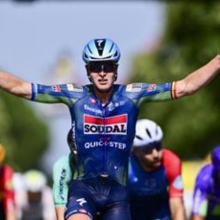 Tour de France, Merlier vince allo sprint la 12/a tappa e Pogacar resta in giallo Tour de France, Merlier vince allo sprint la 12/a tappa e Pogacar resta in giallo